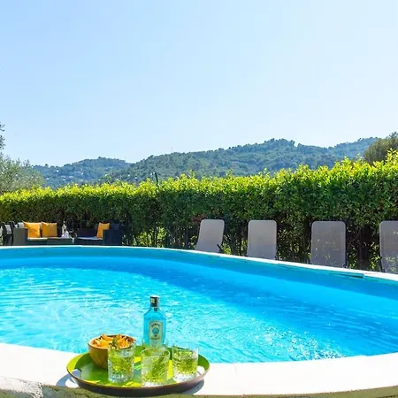 On A Farm With A Private Pool شقة *