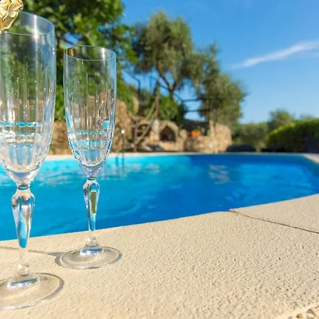 شقة On A Farm With A Private Pool *
