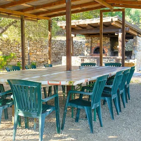 On A Farm With A Private Pool شقة