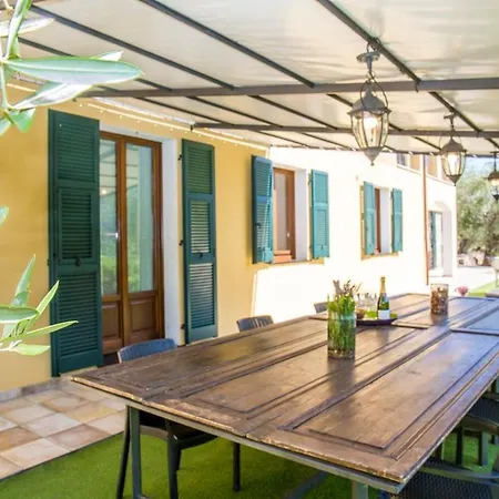 On A Farm With A Private Pool إمبيريا