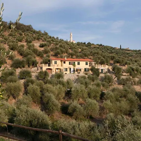 On A Farm With A Private Pool شقة