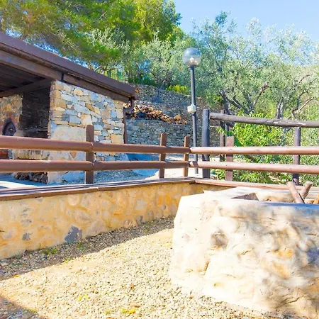 On A Farm With A Private Pool إمبيريا